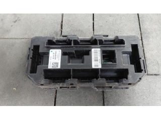 bontott BMW 4 Biztosítéktábla Csomagtér