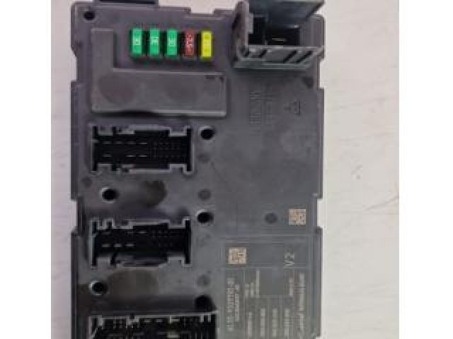 bontott BMW 4 Biztosítéktábla Utastér