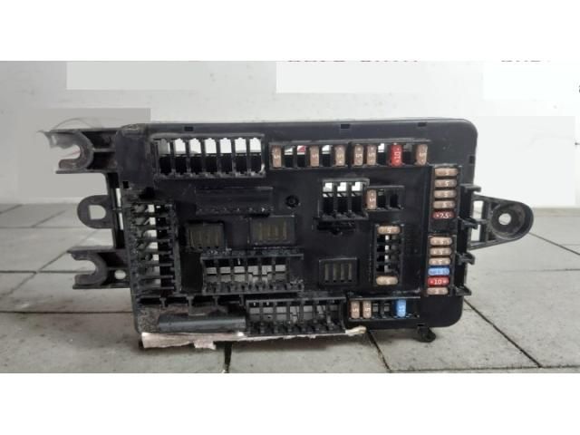 bontott BMW 4 Biztosítéktábla Utastér