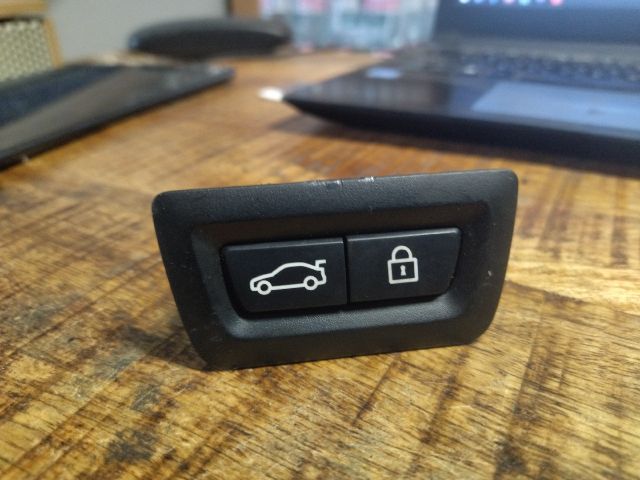 bontott BMW 4 Csomagtér Nyitó Kar / Gomb