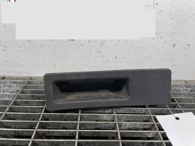 bontott BMW 4 Csomagtérajtó Kilincs