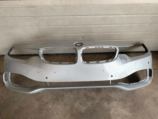 bontott BMW 4 Első Lökhárító (Üresen)