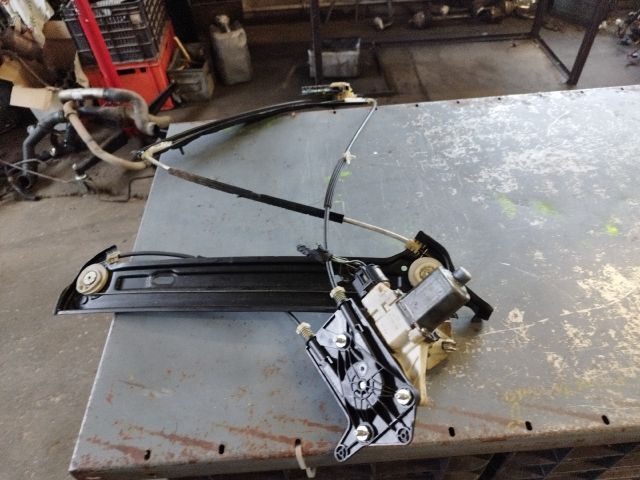 bontott BMW 4 Jobb első Ablakemelő Szerkezet (Elektromos)