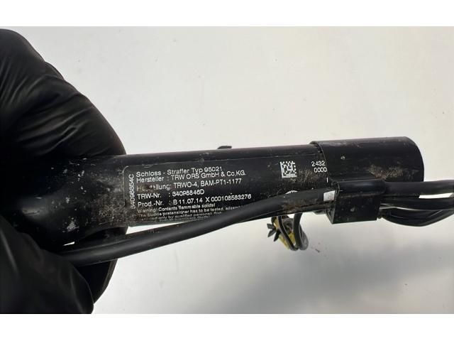 bontott BMW 4 Jobb első Övfeszítő