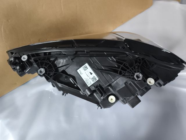 bontott BMW 4 Jobb Ledes Fényszóró