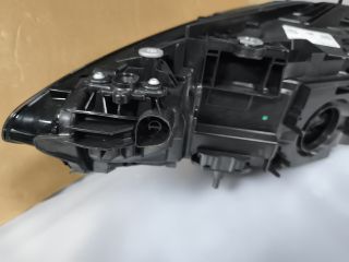 bontott BMW 4 Jobb Ledes Fényszóró