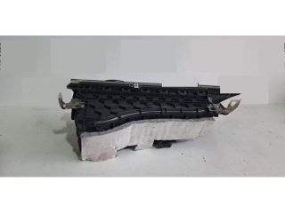 bontott BMW 4 Kesztyűtartó