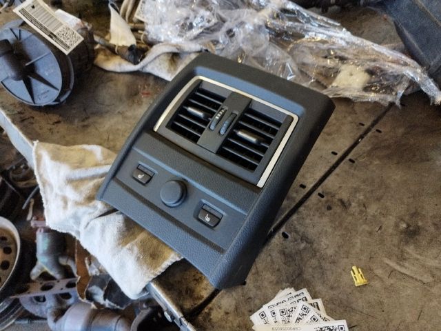 bontott BMW 4 Középső Szellőző