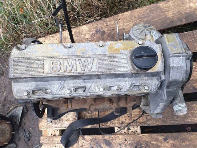 bontott BMW 5 E34 Motor (Fűzött blokk hengerfejjel)