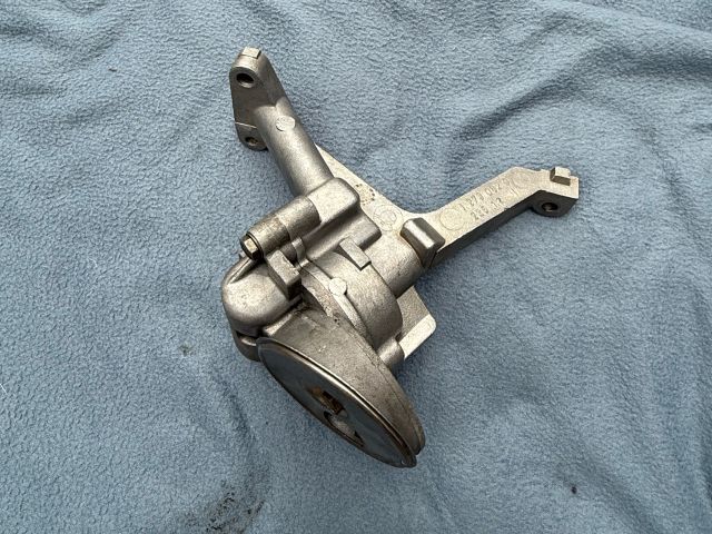 bontott BMW 5 E34 Olajszivattyú