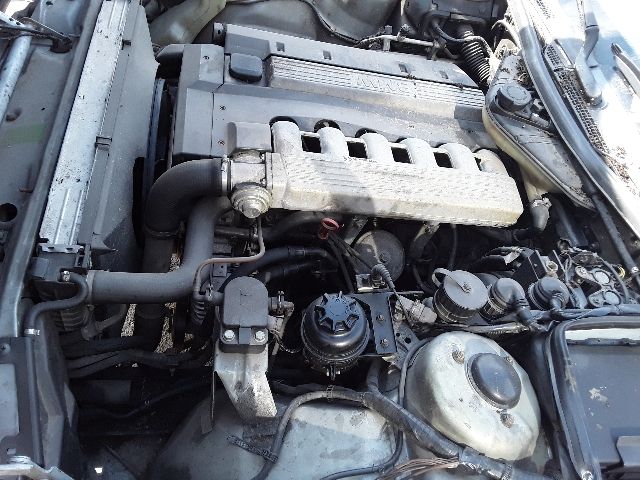 bontott BMW 5 E34 Motor (Fűzött blokk hengerfejjel)