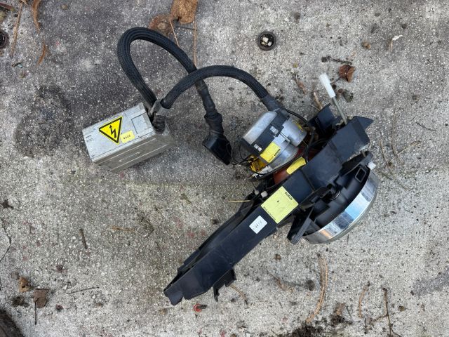 bontott BMW 5 E34 Bal Xenon Fényszóró