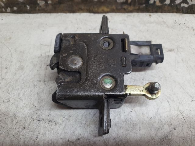 bontott BMW 5 E34 Csomagtérajtó Zárszerkezet
