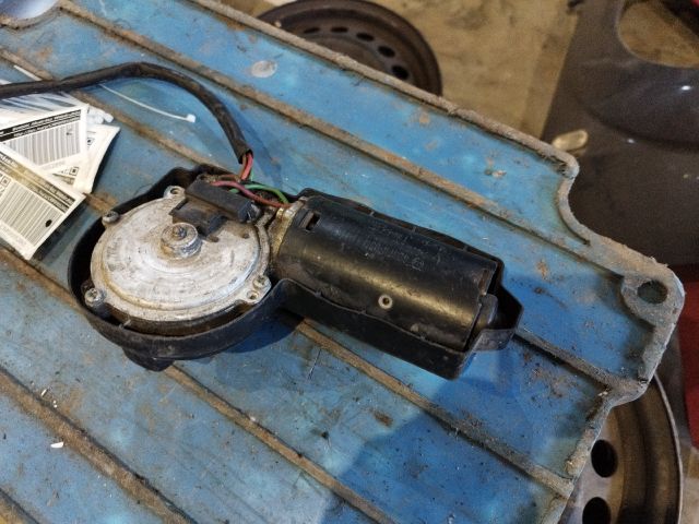 bontott BMW 5 E34 Első Ablaktörlő Motor