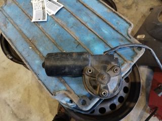 bontott BMW 5 E34 Első Ablaktörlő Motor