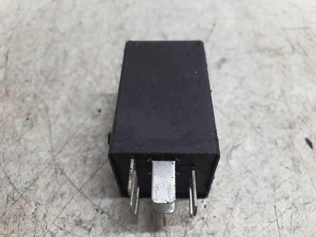 bontott BMW 5 E34 Relé