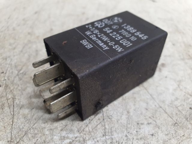 bontott BMW 5 E34 Relé
