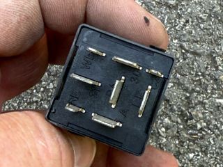 bontott BMW 5 E34 Relé