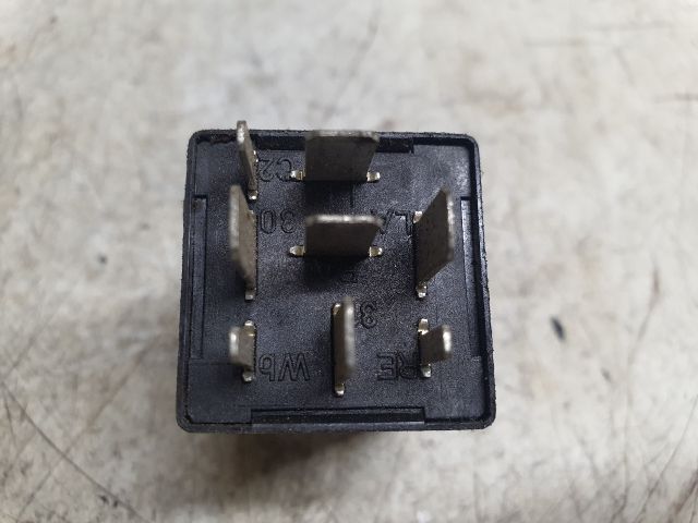 bontott BMW 5 E34 Relé