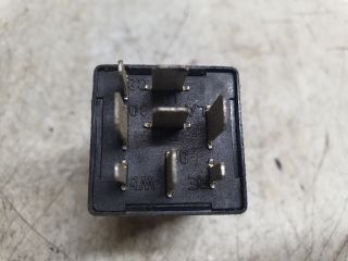 bontott BMW 5 E34 Relé