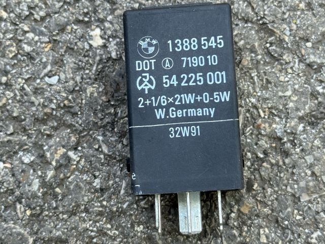 bontott BMW 5 E34 Relé