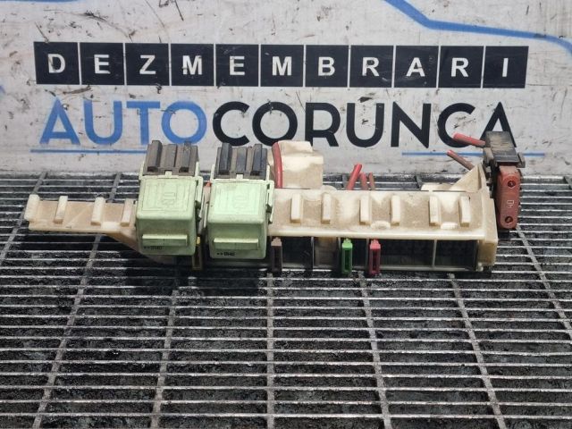 bontott BMW 5 E39 Biztosítéktábla Motortér