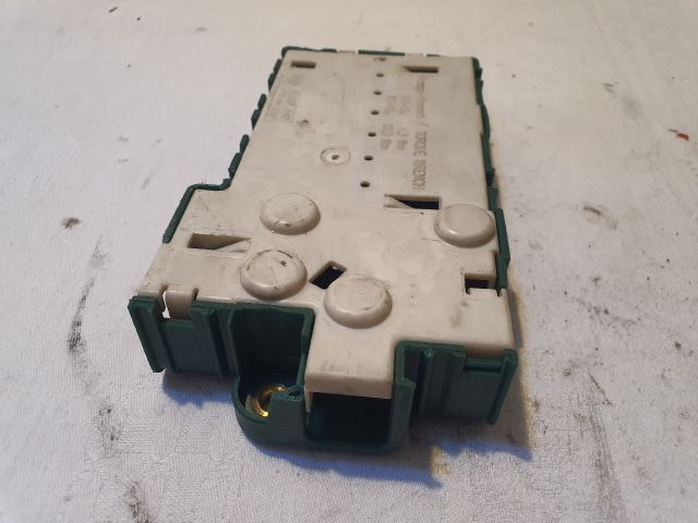 bontott BMW 5 E39 Biztosítéktábla Motortér