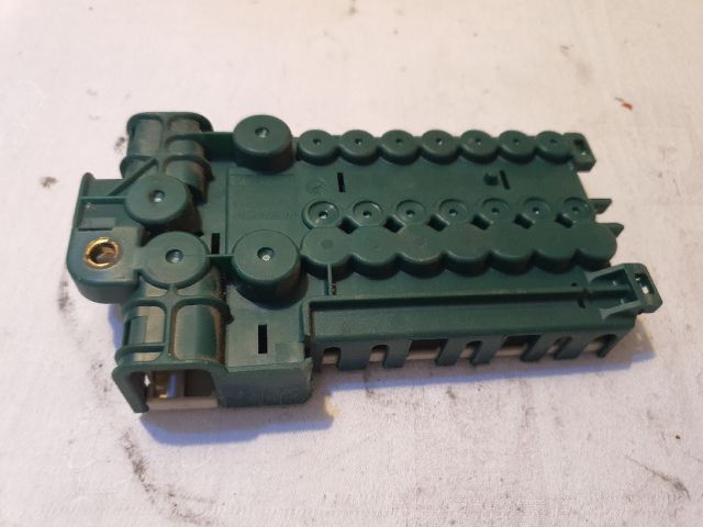 bontott BMW 5 E39 Biztosítéktábla Motortér