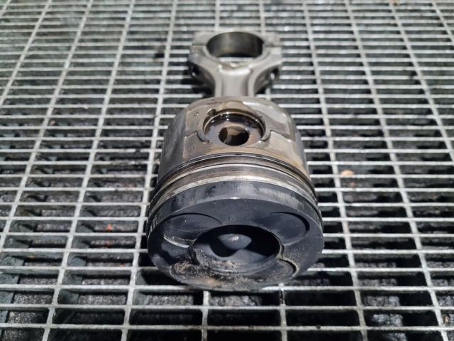 bontott BMW 5 E39 Dugattyú