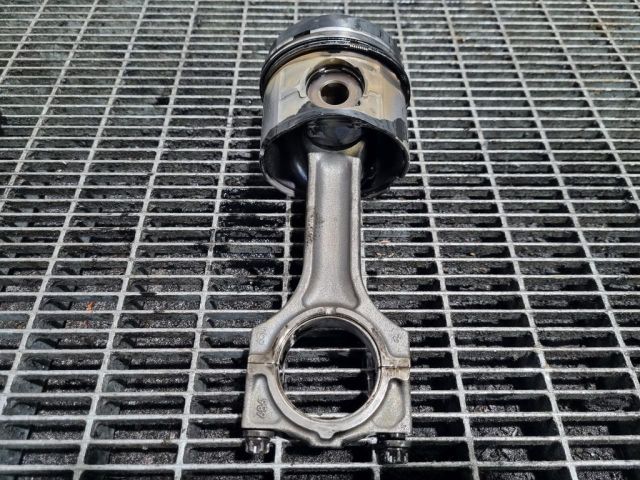 bontott BMW 5 E39 Dugattyú