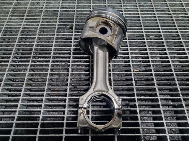 bontott BMW 5 E39 Dugattyú