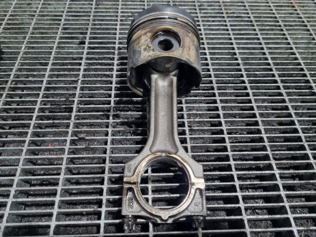 bontott BMW 5 E39 Dugattyú