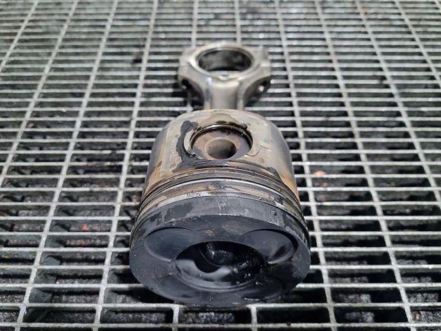 bontott BMW 5 E39 Dugattyú