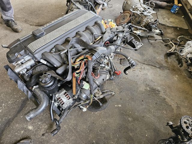 bontott BMW 5 E39 Komplett Motor (Segédberendezésekkel)