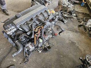 bontott BMW 5 E39 Komplett Motor (Segédberendezésekkel)