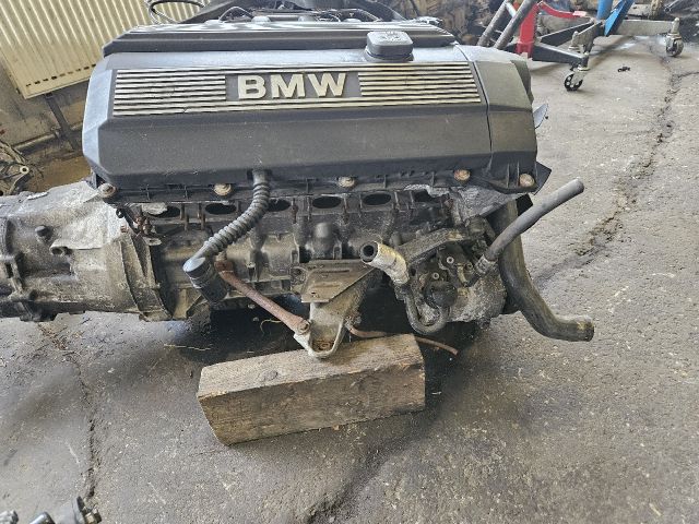 bontott BMW 5 E39 Motor (Fűzött blokk hengerfejjel)