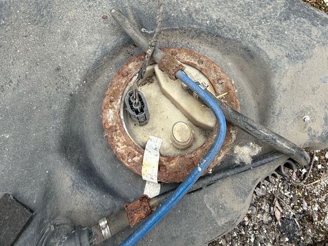 bontott BMW 5 E39 Tank