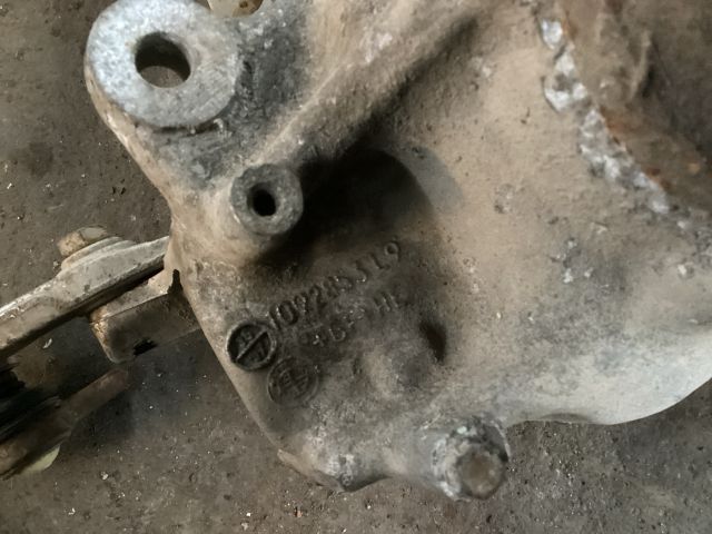 bontott BMW 5 E39 Bal első Csonkállvány Kerékaggyal