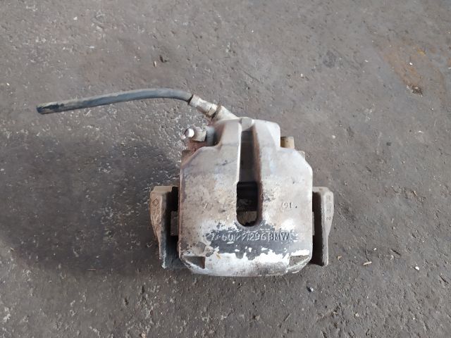 bontott BMW 5 E39 Bal első Féknyereg Munkahengerrel