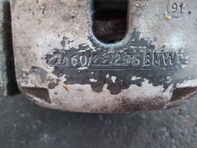 bontott BMW 5 E39 Bal első Féknyereg Munkahengerrel