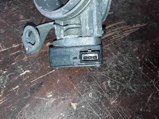 bontott BMW 5 E39 Fojtószelep (Mechanikus)