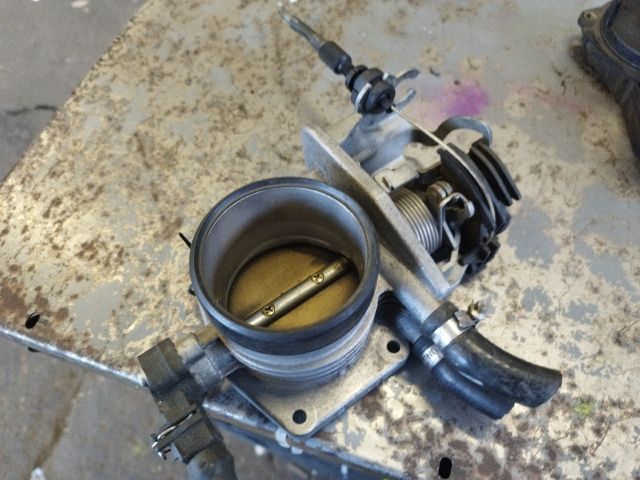 bontott BMW 5 E39 Fojtószelep (Mechanikus)