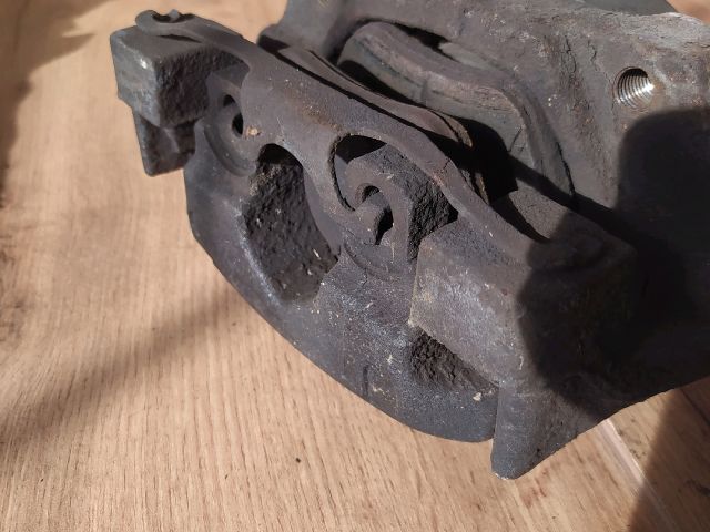 bontott BMW 5 E39 Jobb első Féknyereg Munkahengerrel