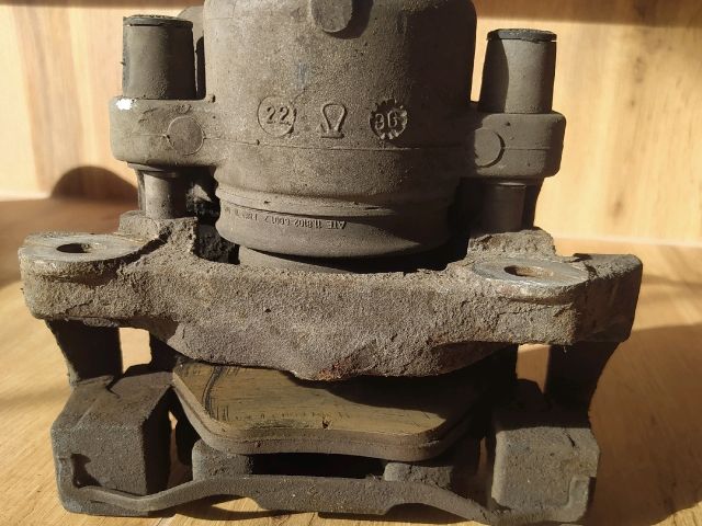 bontott BMW 5 E39 Jobb első Féknyereg Munkahengerrel