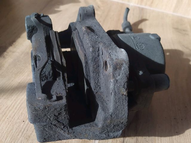 bontott BMW 5 E39 Jobb első Féknyereg Munkahengerrel