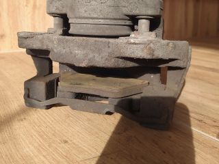 bontott BMW 5 E39 Jobb első Féknyereg Munkahengerrel