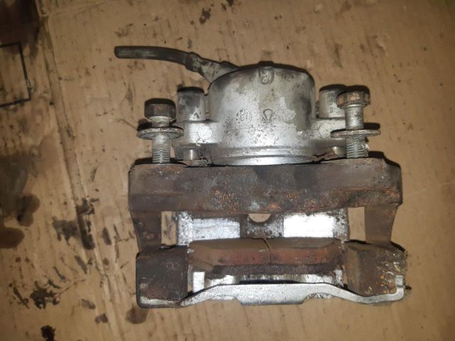 bontott BMW 5 E39 Jobb első Féknyereg Munkahengerrel