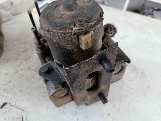 bontott BMW 5 E39 ABS Kocka