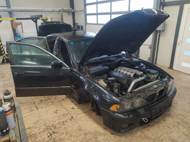 bontott BMW 5 E39 Motor (Fűzött blokk hengerfejjel)