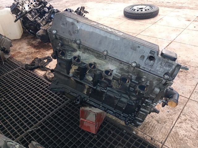 bontott BMW 5 E39 Motor (Fűzött blokk hengerfejjel)